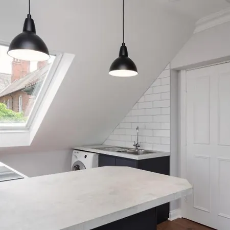 Time Is Now! Beautiful In Apartman York