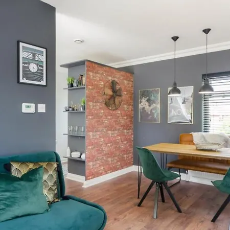 Time Is Now! Beautiful In Apartman York